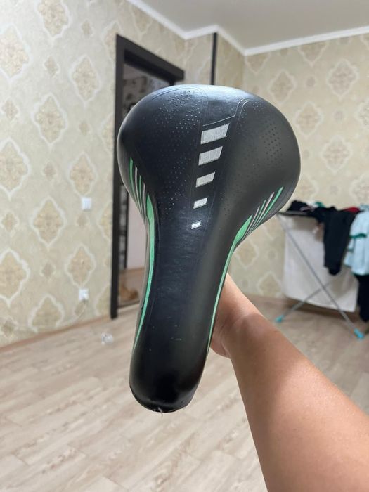 продам руль, грипсы, седло для велосипеда