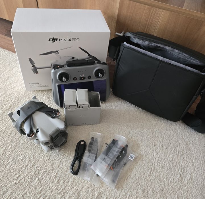 DJI Mini 4 Pro Fly More Combo RC2