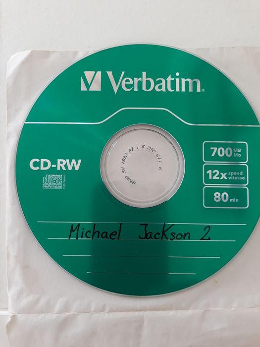 Vand  7 cd uri din care 5  originale + 2 cd inregistrate + caseta .