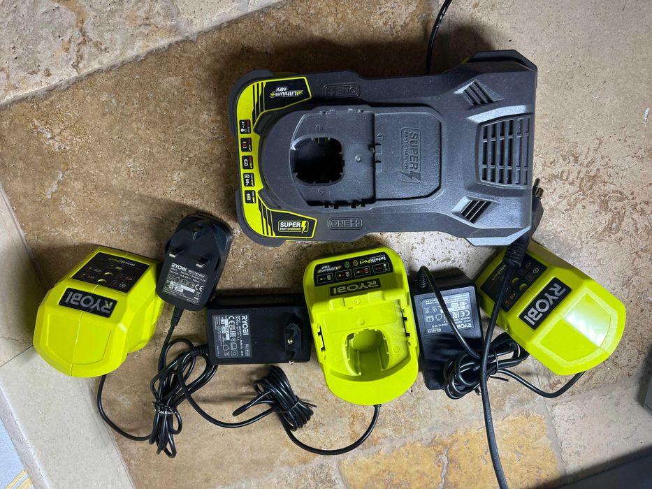 Ryobi 18V-Incarcator pentru acumulatori Ryobi ONE+ RC18120 Litiu-ion