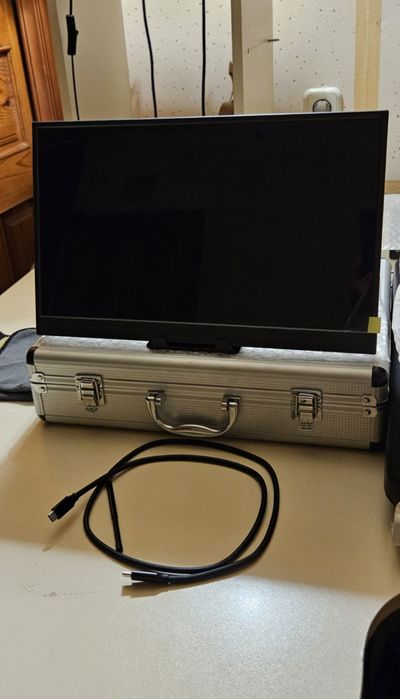 Портативный сенсорный монитор