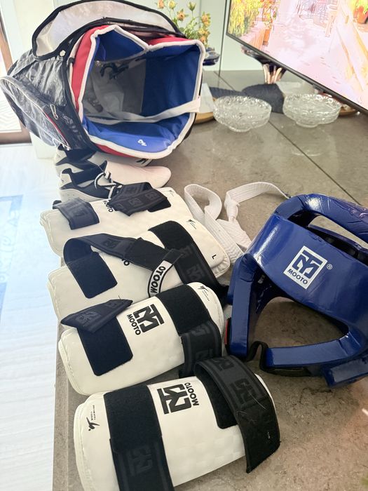 Защитка на таквондо, рюкзак, на грудь, шлем, на ноги, на руки, обувь