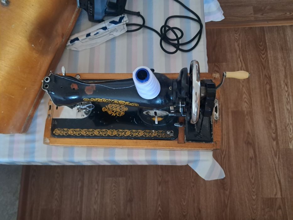 Продам швейную машинку