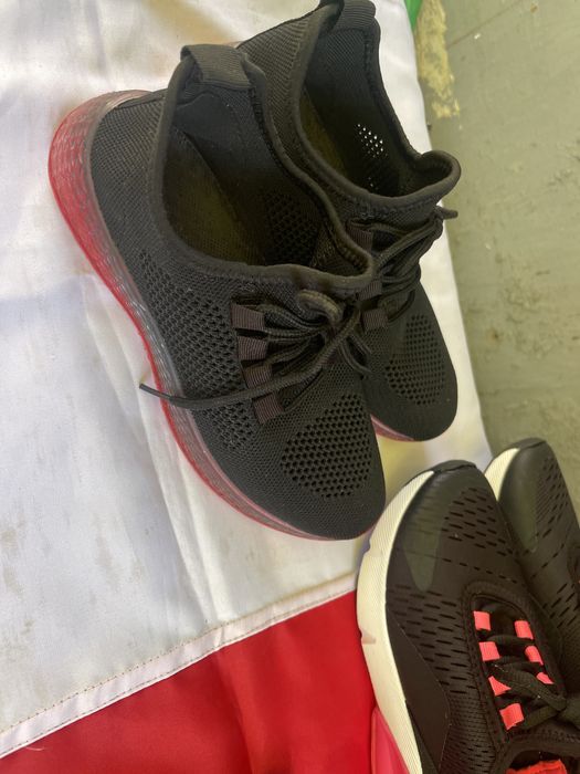 Pantofi sport eleganți și foarte ușori