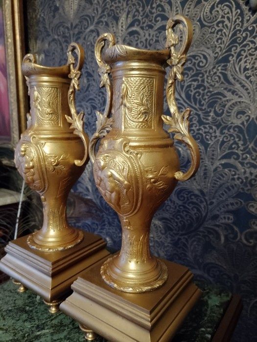 Set de 2 elegante amfore vechi din metal aurit in stilul Baroc,piese c