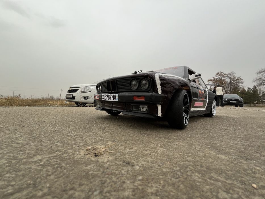Bmw e30 90km tezligi 1/10masshtab rc pultli moshinasi