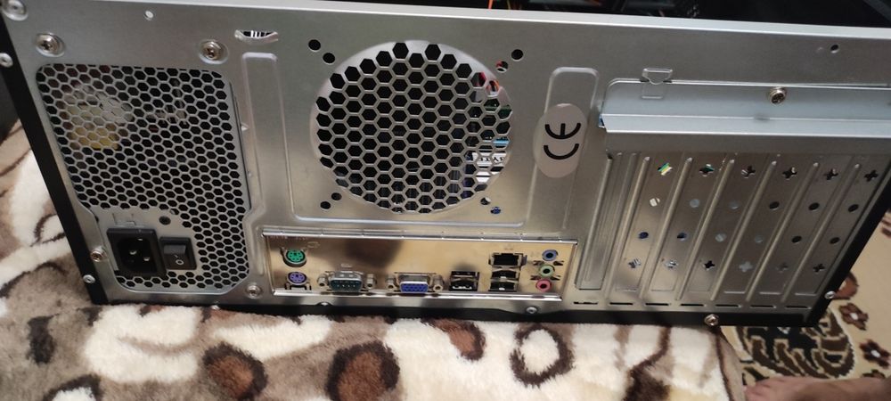 Продавам четириядрен комплект на s.775 с intel Q9550