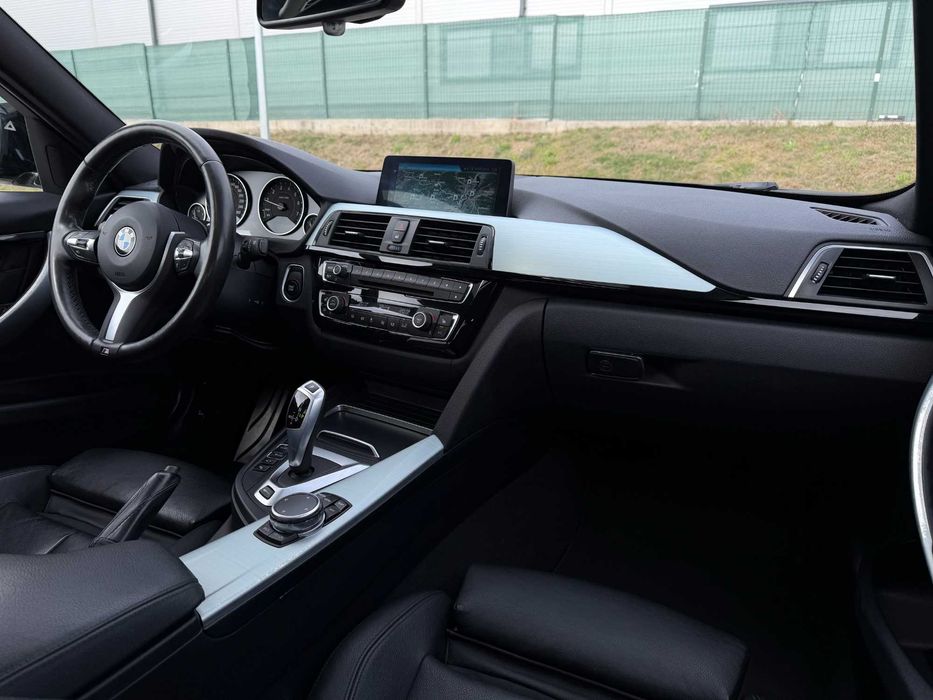 BMW 330e M-Pack Plug-In Hybrid / 2.0 - 252Cp / RATE / Trapa / Full LED / AppleCar Play / Side Assist