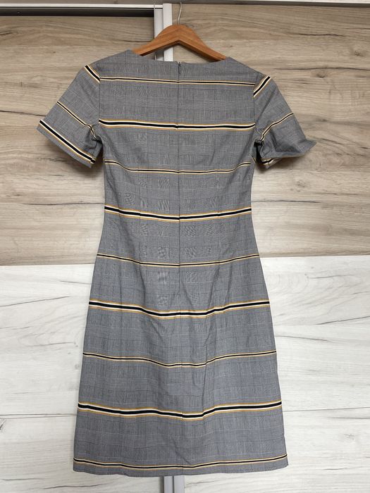 Дамска рокля с къс ръкав размер 36