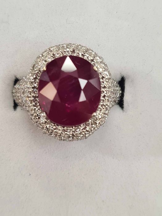 Inel din aur alb 18k cu rubin natural 8.00 ct. si diamante naturale