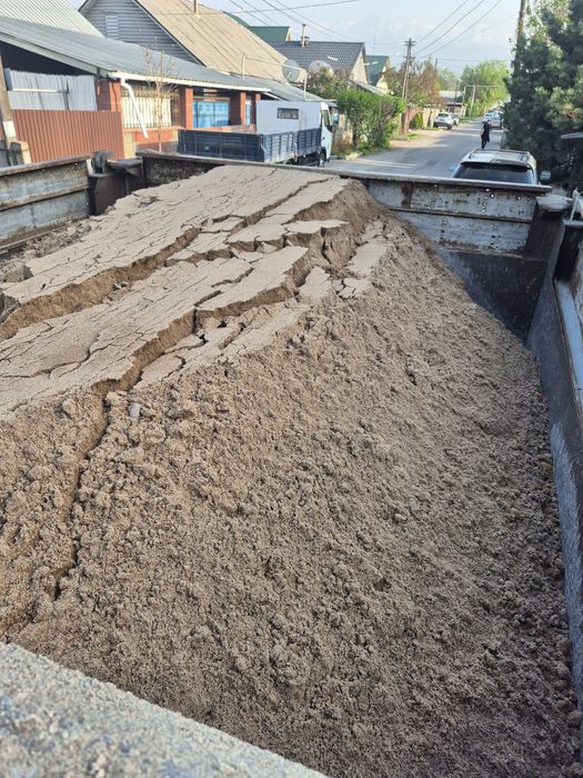 Песок Щебень Сникерс Зил самосвал