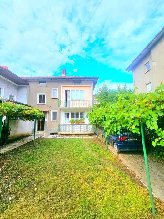 Продава се Етаж от къща в Мездра - 100 кв.м за 820 €/кв.м - Снимка #1