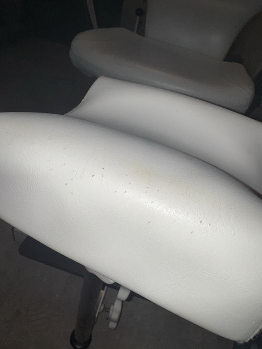 Стол за педикюр - кожен