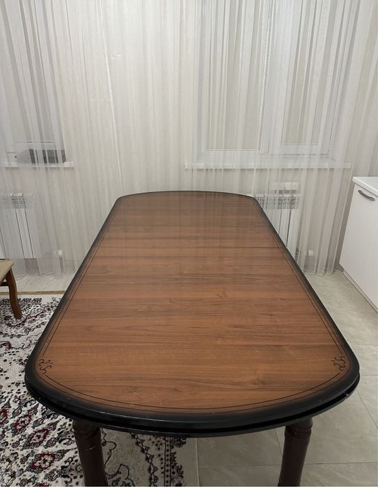 Деревянный стол