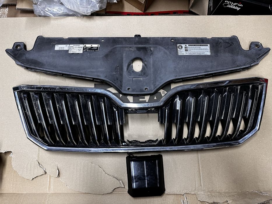 Grilă radiator.capac distronic skoda superb 3.v.