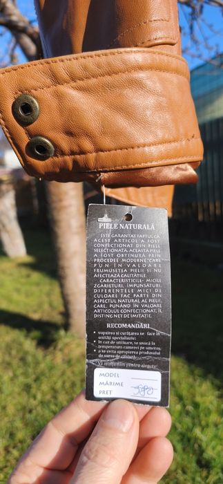 Haina noua ,scurta ,din piele naturala mărimea 42-44