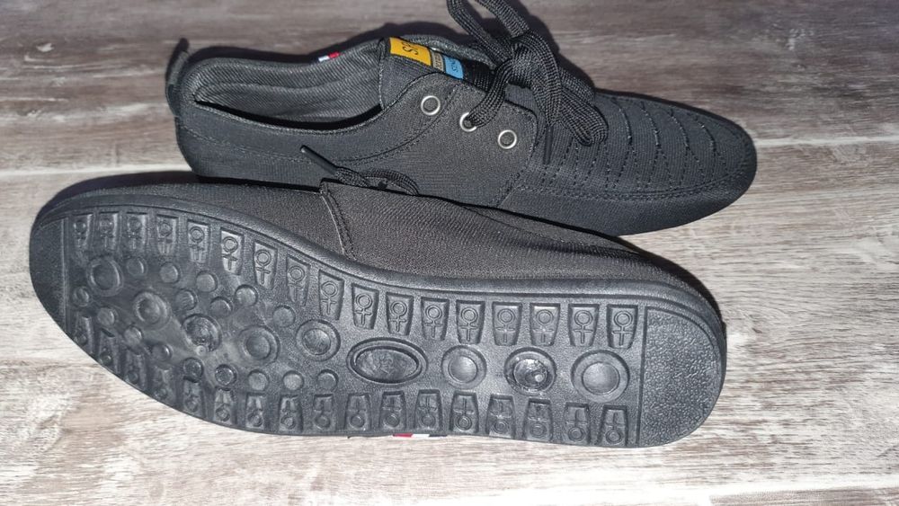 Кроссовки новые 45 размер