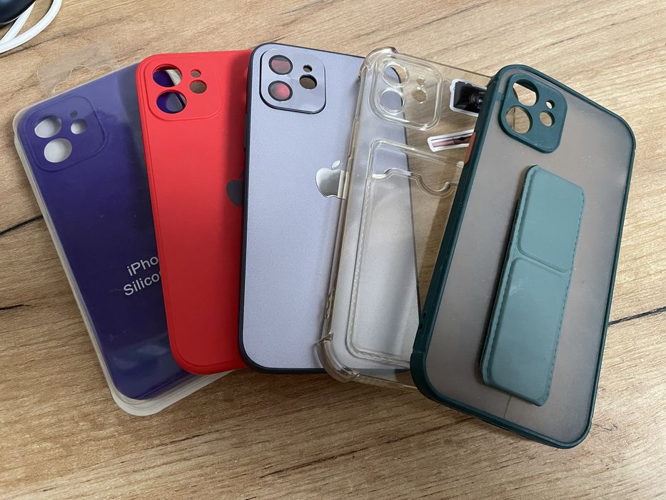 Продам чехлы для iPhone 12 в отличном состоянии
