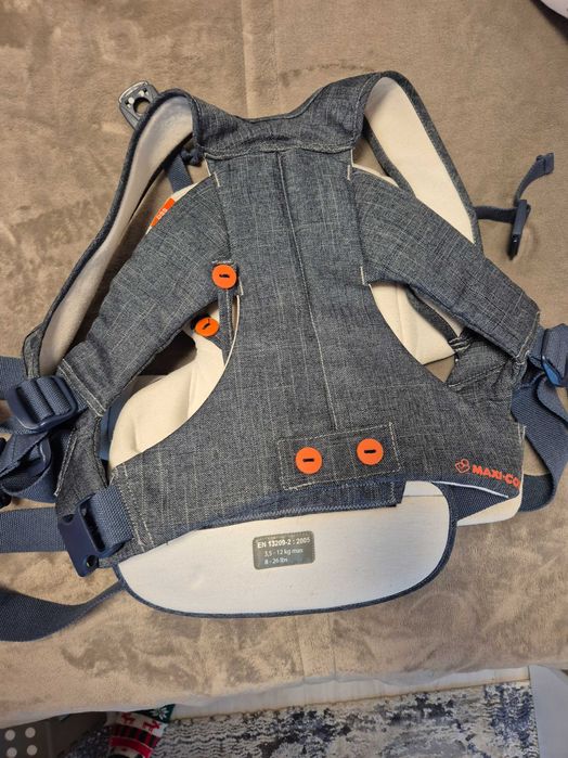 Продавам ергономично кенгуру (раница за бебе) Maxi-Cosi, модел Easia.