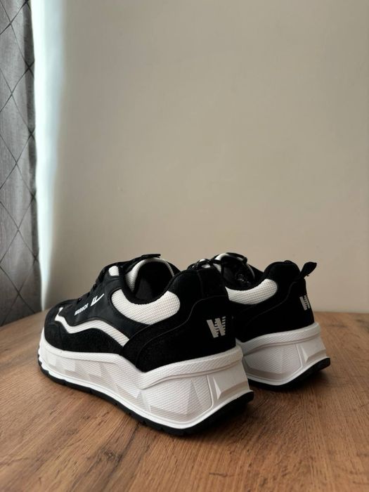 2 пары Кроссовок