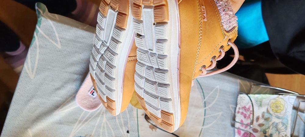 Fila детски боти