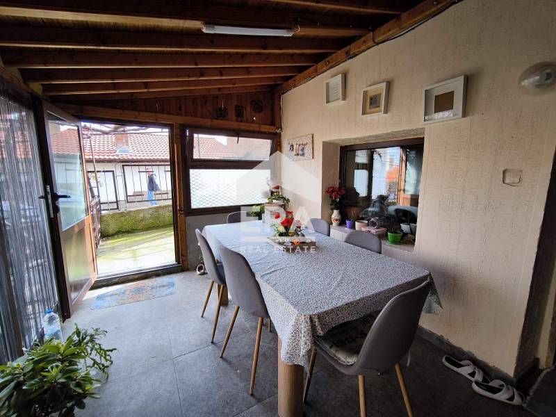 Продава се уютна едноетажна къща с гледка в кв. Хисаря, Хасково!