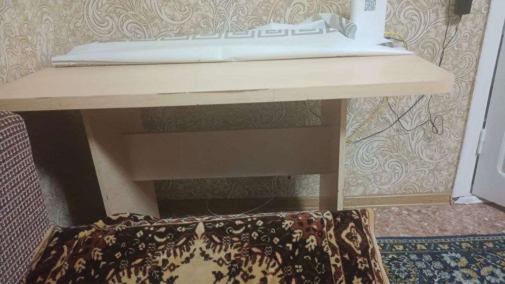 Продам столик самовывоз звоните пишите