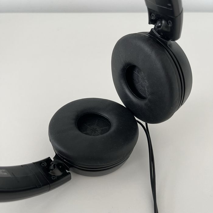 Кабелни слушалки Sony