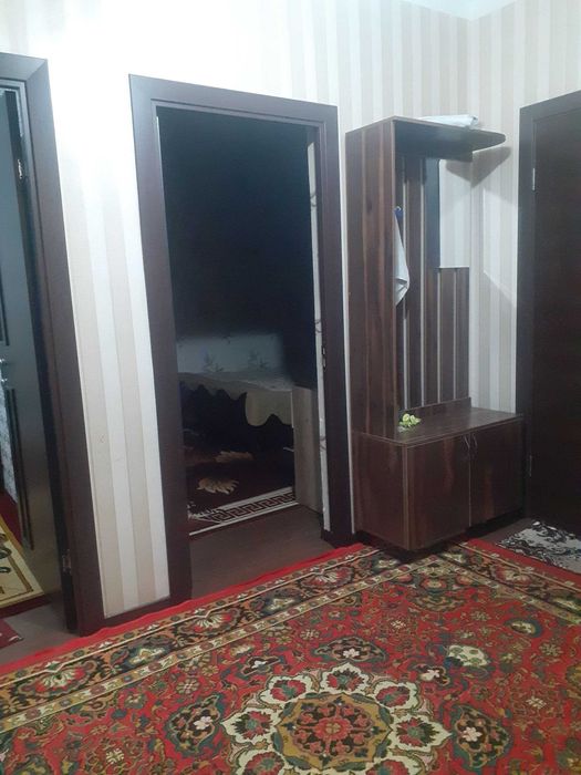 Uy sotiladi Zangiota Tuman 21-dom 4 qavat domning 3-etaji 3 xonali uy