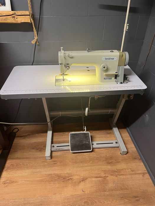 Masina de cusut liniara Brother