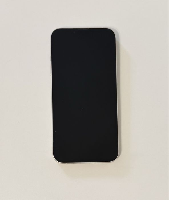 Запазен Iphone 13 + 7 протектора и 6 калъфа