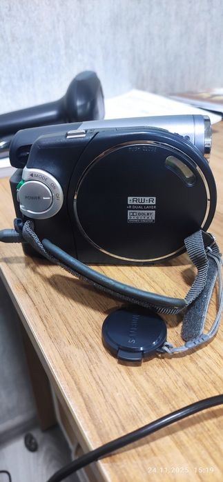 Продаю видеокамеру самсунг и пленечний фотоаппарат самсунг