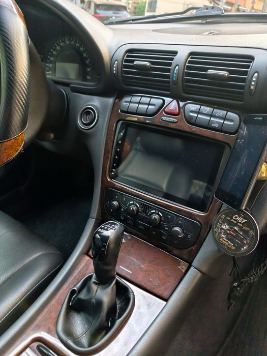Mercedes C 200 Kompressor 163 к.с. | Газ/Бензин | Кожа | GPS | Парктроник | 2 комплекта гуми