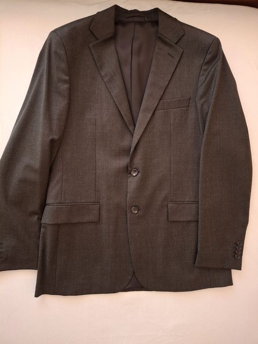 Нов мъжки костюм