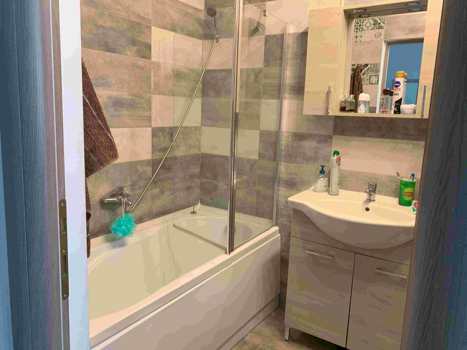 Inchiriez apartament Piata 1 mai