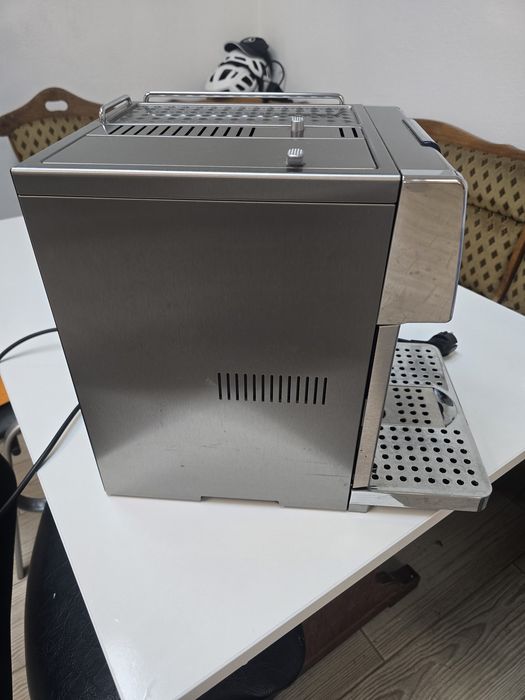 Aparat cafea Delonghi PrimaDonna