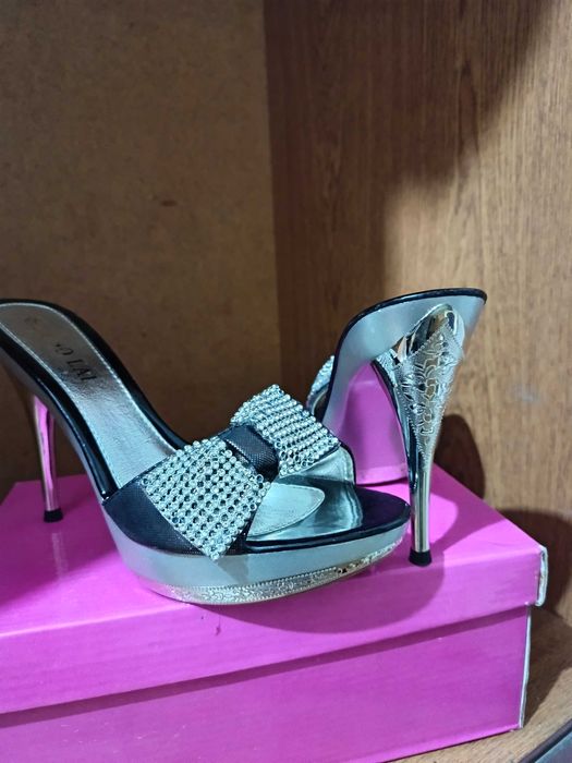 Стильные женские туфли