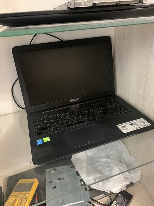 Ноутбуки разных моделей.