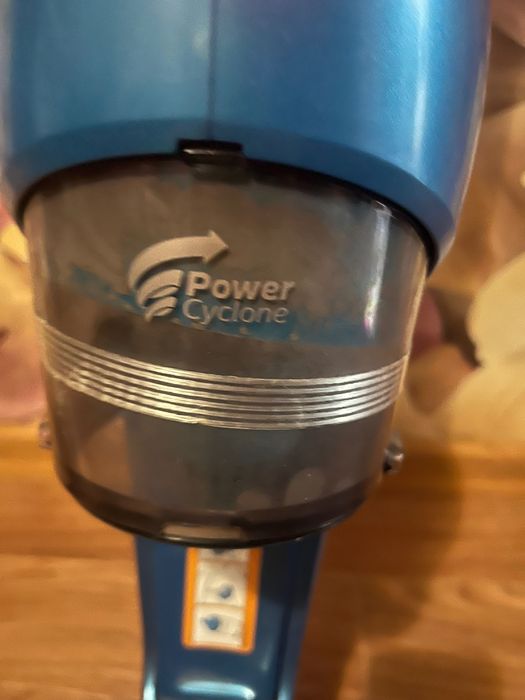 Пылесос вертикальный