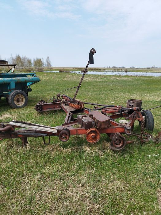 Продам косилку с граблями.