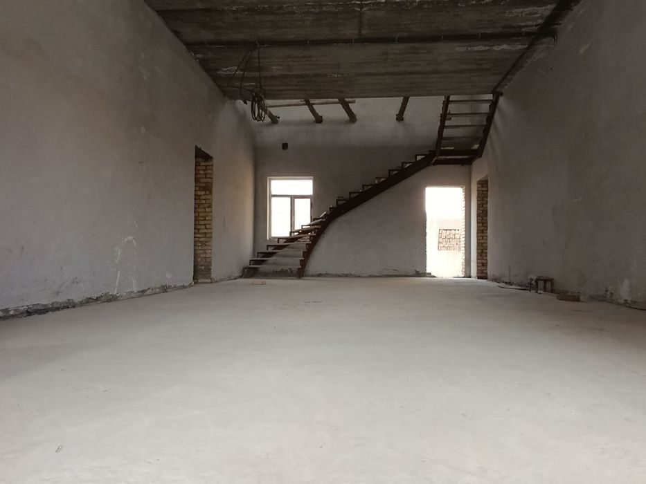 Manejda 2 Etajli uy sotiladi 300m²