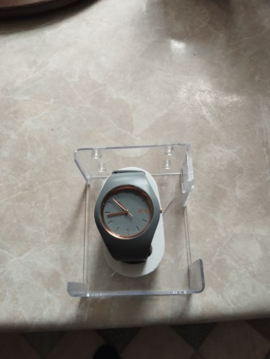 Продам часы женские