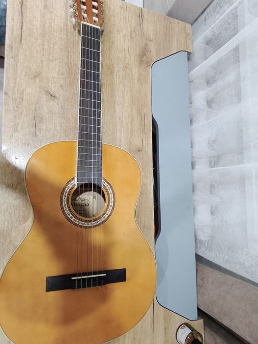 Гитара акустическая