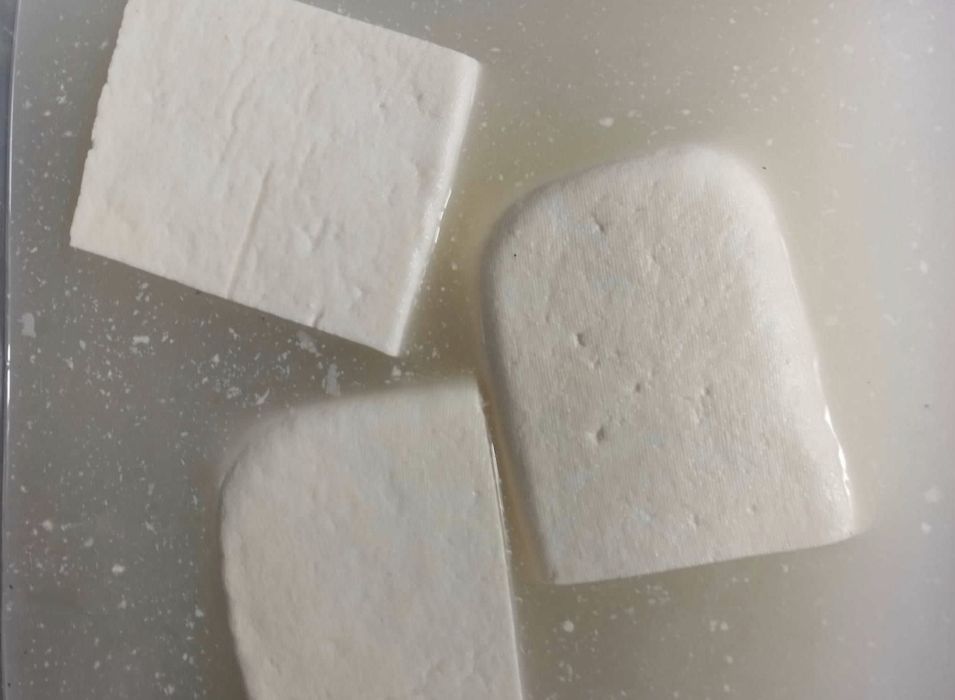 Branza de vacă, foarte bună, 23 lei/ kg , proaspătă și puțin sărată