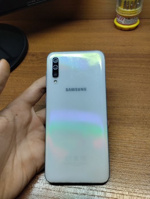 Продам Самсунг а50