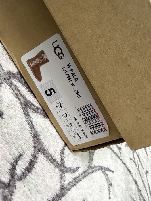 Vand ugg  noi stare foarte buna