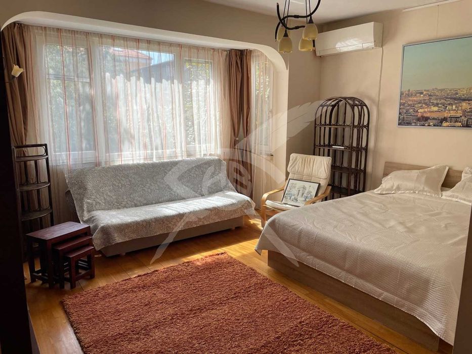 Дава се под наем Едностаен апартамент в София, Център - 50 кв.м за 698.19 € - Снимка #2