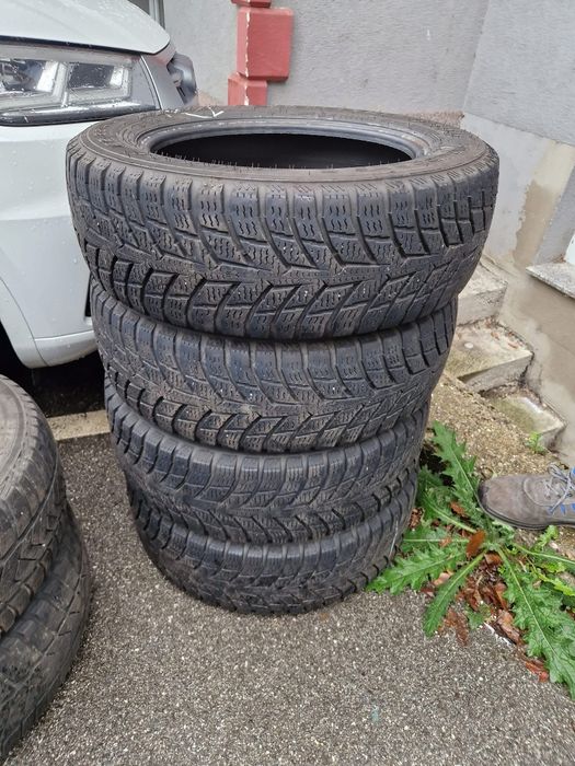 Vând cauciucuri la set dar și en-gros