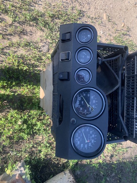 Продам щиток  приборов ваз 2106