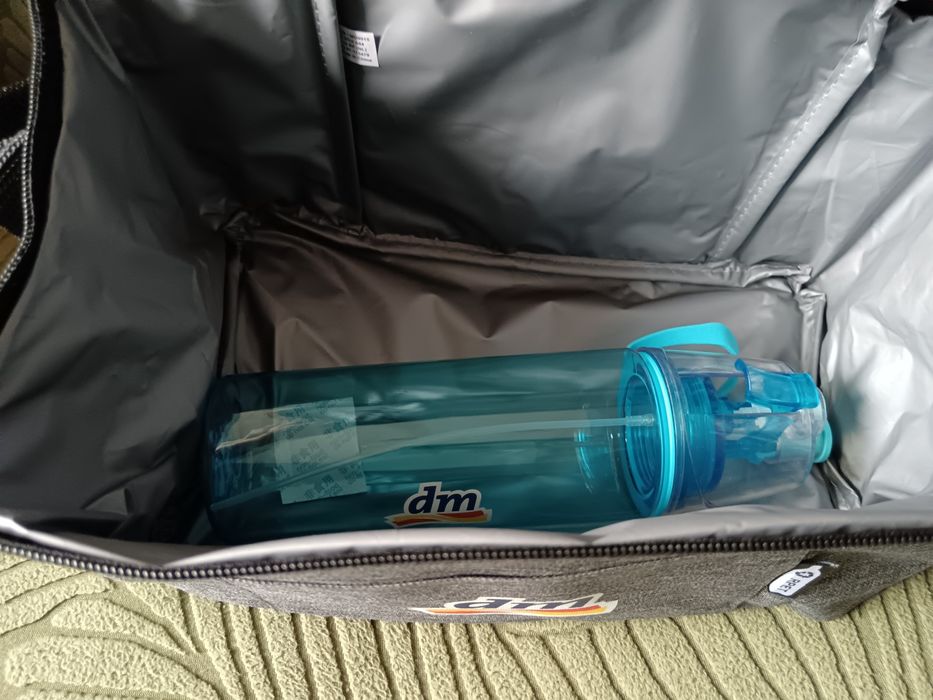 Нов комплект хладилна чанта и бутилка DM